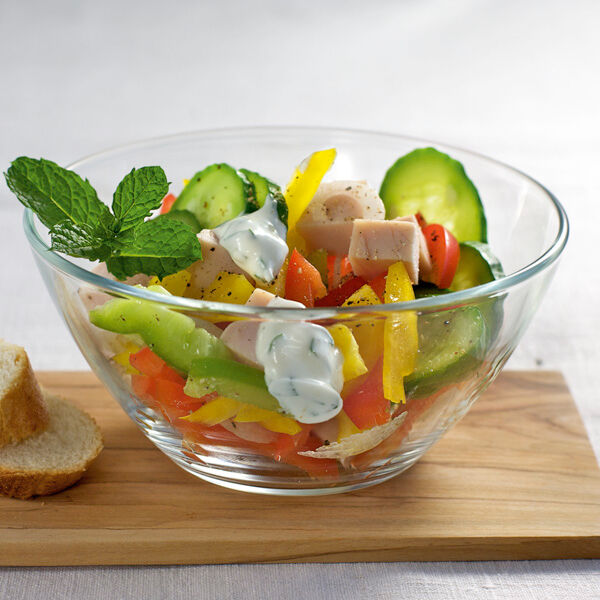 Paprika-Gurken-Salat mit Putenbrust Rezept | Küchengötter