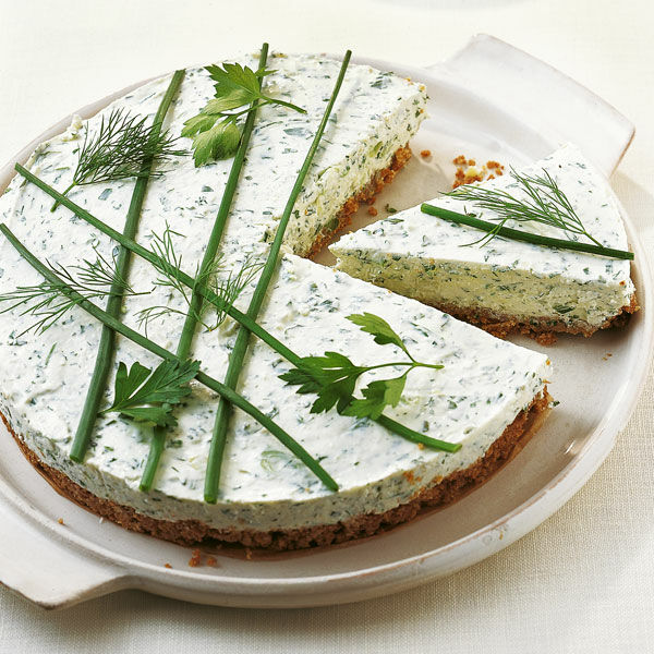 Frischkäse-Torte mit Kräutern Rezept | Küchengötter Frischkäse-Torte mit Kräutern Rezept | Küchengötter