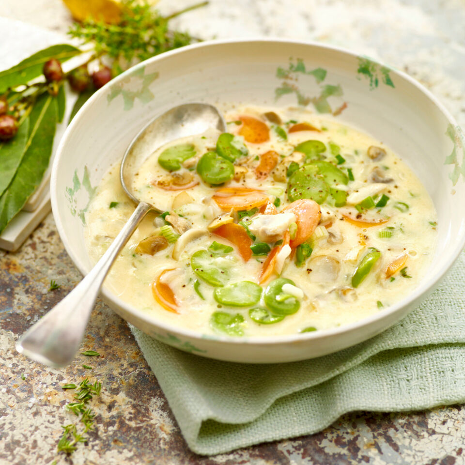 Zitronen-Thymian-Suppe mit Dicken Bohnen Rezept | Küchengötter Zitronen-Thymian-Suppe mit Dicken Bohnen Rezept | Küchengötter