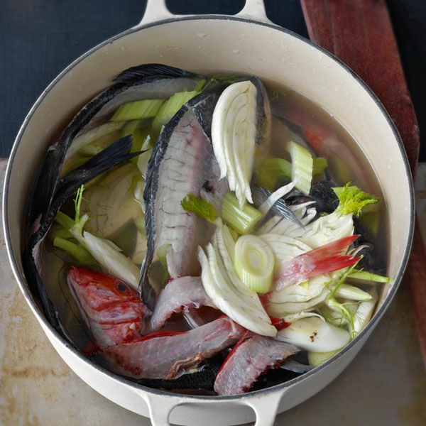 Ligurischer Fischeintopf mit Basilikumpesto Rezept | Küchengötter Ligurischer Fischeintopf mit Basilikumpesto Rezept | Küchengötter
