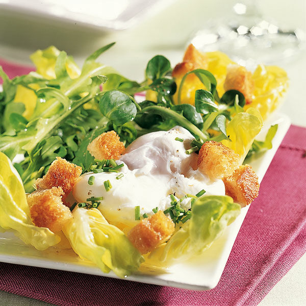 Salat mit pochiertem Ei und Brot Rezept | Küchengötter Salat mit pochiertem Ei und Brot Rezept | Küchengötter