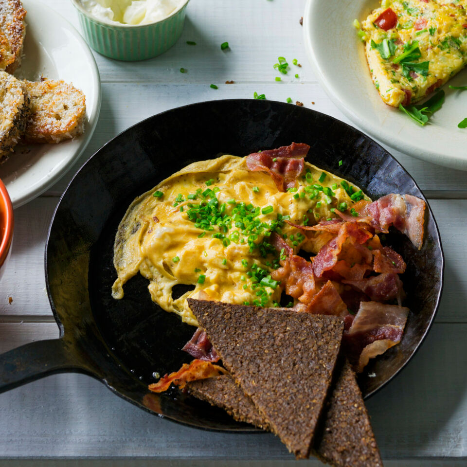Rührei Mit Speck Und Schnittlauch — Rezepte Suchen Rührei Mit Speck Und Schnittlauch — Rezepte Suchen