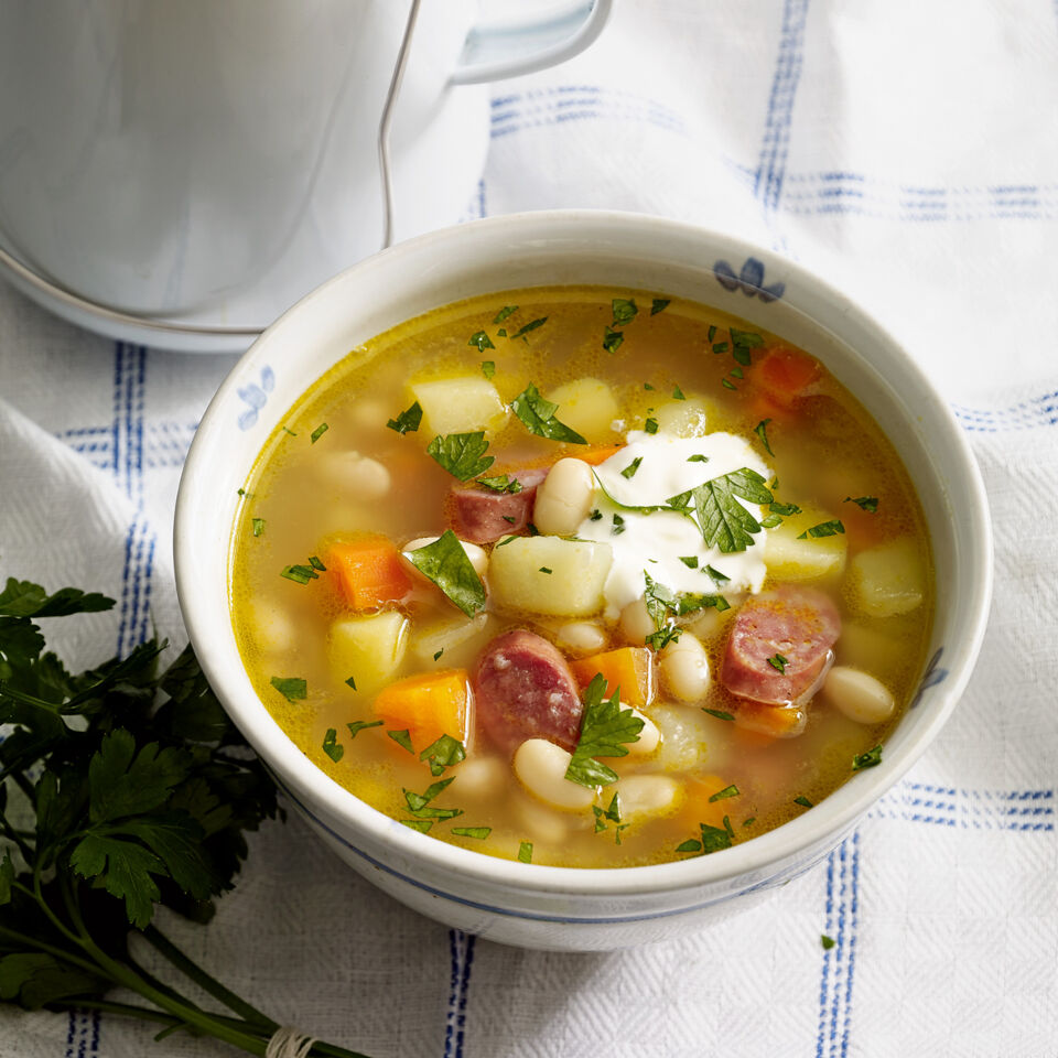 Weiße Bohnensuppe mit Mettendchen Rezept | Küchengötter Weiße Bohnensuppe mit Mettendchen Rezept | Küchengötter