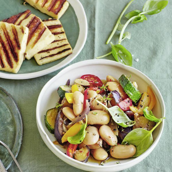 Gemüse-Bohnen-Salat mit gegrilltem Halloumi Rezept | Küchengötter