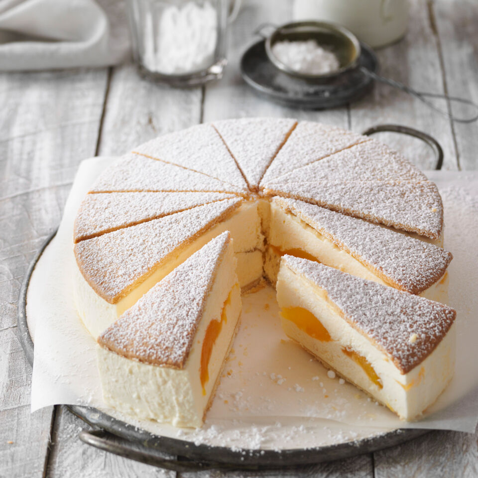 Käsesahnetorte mit Aprikosen Rezept | Küchengötter