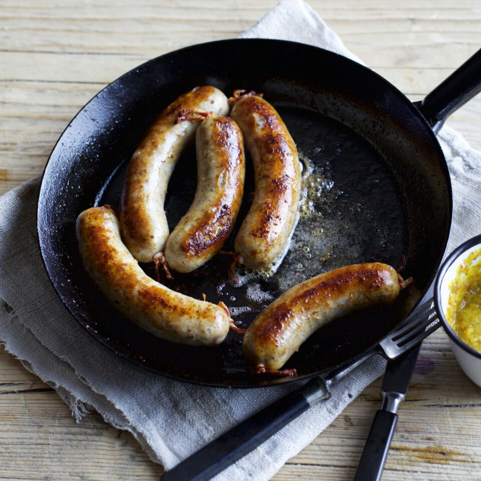grobe Bratwurst mit Zwiebeln