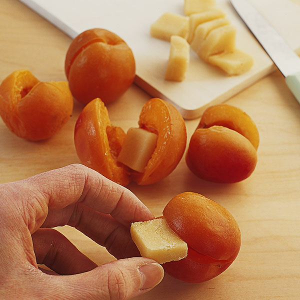 Marillenknödel mit Himbeermark