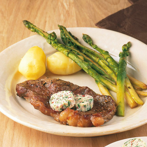 Pfeffersteak mit grünem Spargel Rezept | Küchengötter Pfeffersteak mit grünem Spargel Rezept | Küchengötter