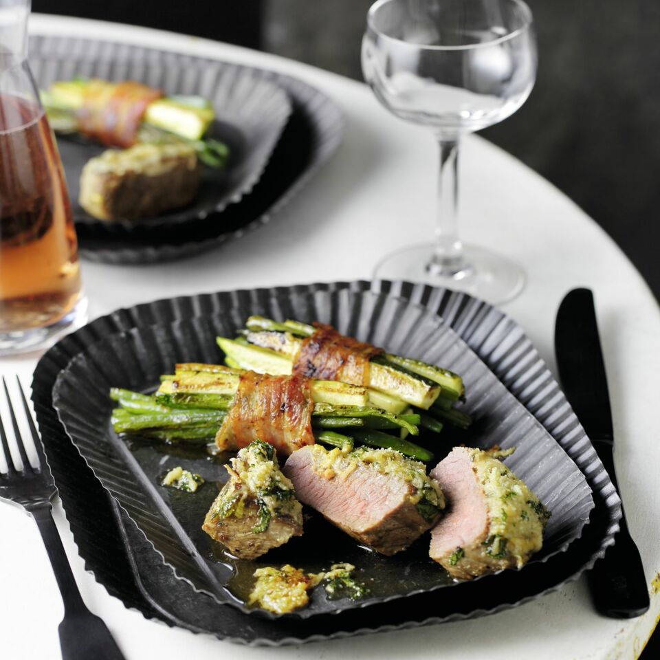 Keto Lammlachse mit Petersilien-Senf-Kruste | Küchengötter Keto Lammlachse mit Petersilien-Senf-Kruste | Küchengötter