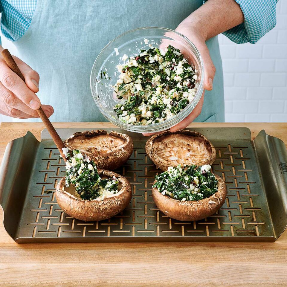Mit Mangold und Feta gefüllte Portobellos vom Grill Rezept | Küchengötter Mit Mangold und Feta gefüllte Portobellos vom Grill Rezept | Küchengötter