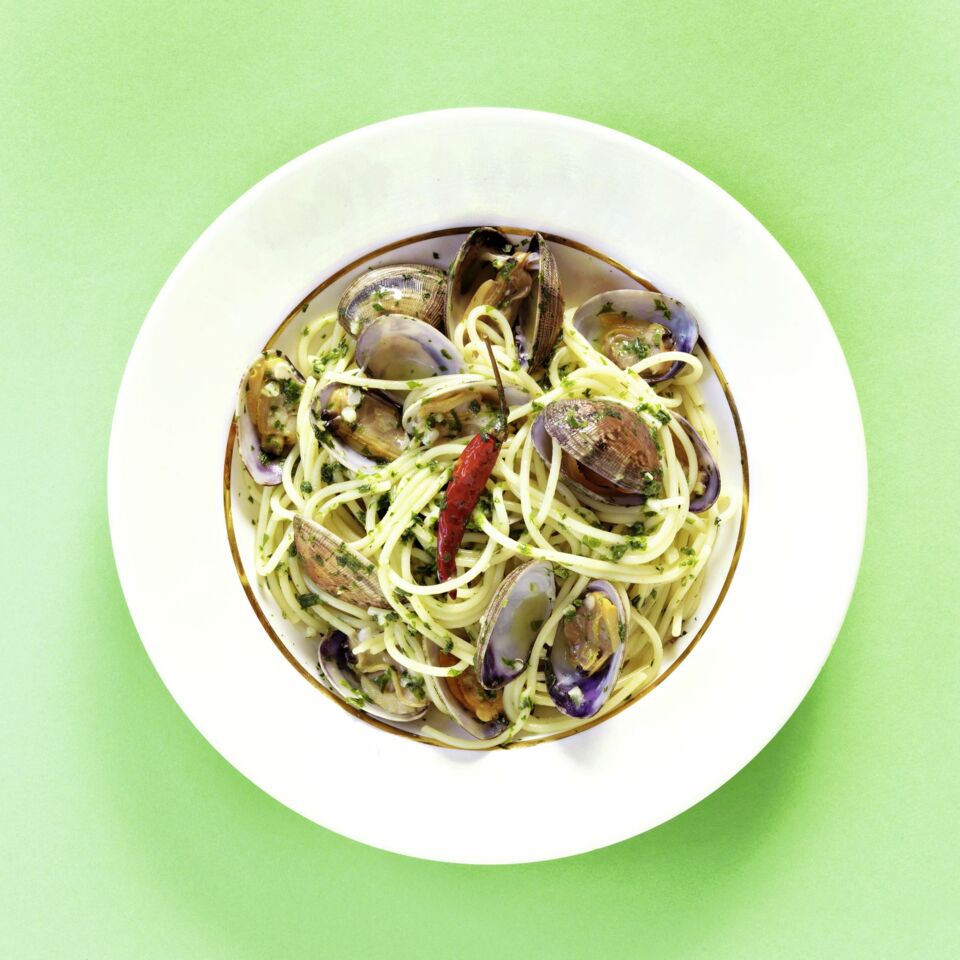 Schnelle Spaghetti mit Venusmuscheln Rezept | Küchengötter Schnelle Spaghetti mit Venusmuscheln Rezept | Küchengötter