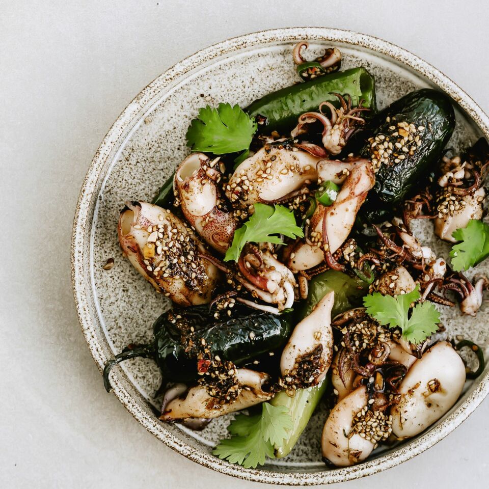 Calamari mit Paprika und Sesam-Gewürzöl Rezept | Küchengötter Calamari mit Paprika und Sesam-Gewürzöl Rezept | Küchengötter