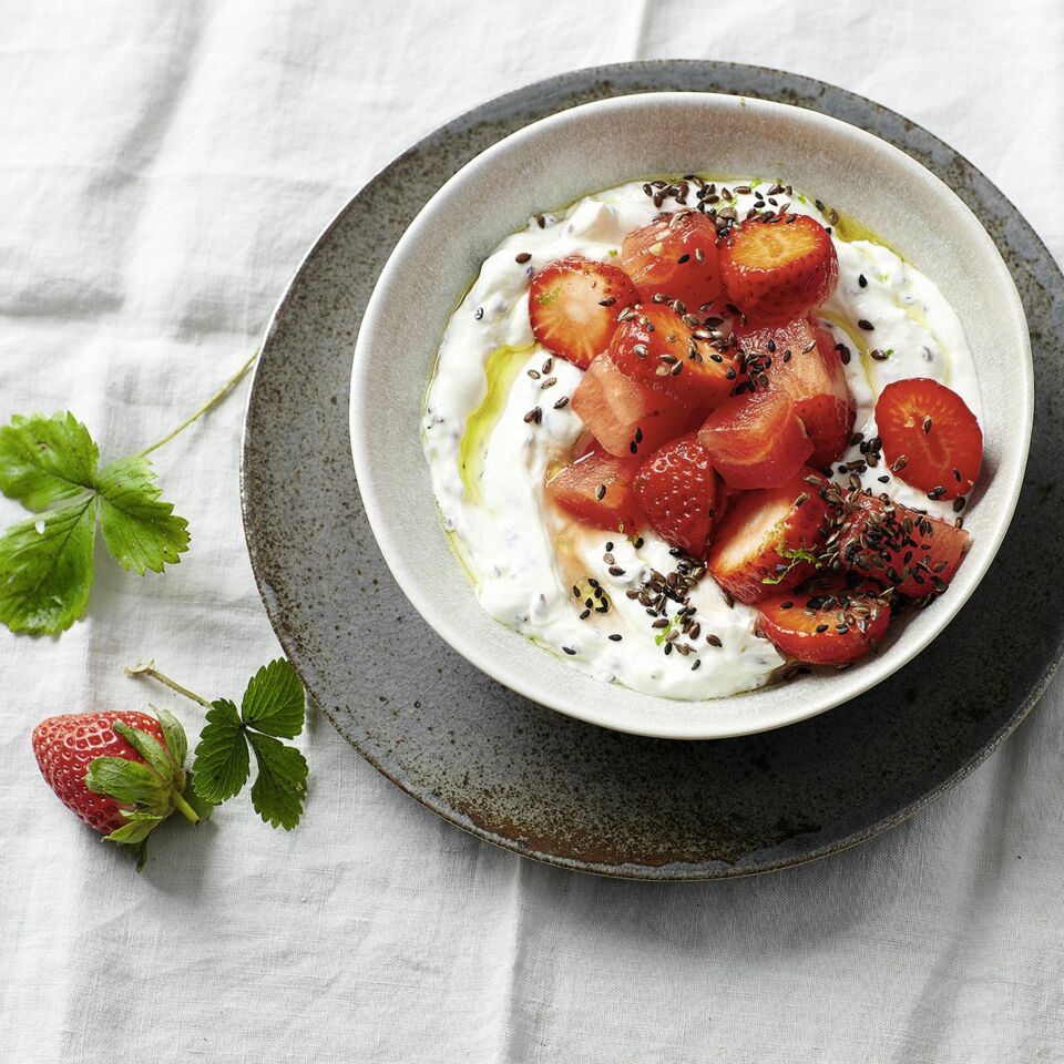 Melonen-Erdbeer-Salat mit Quark Rezept | Küchengötter