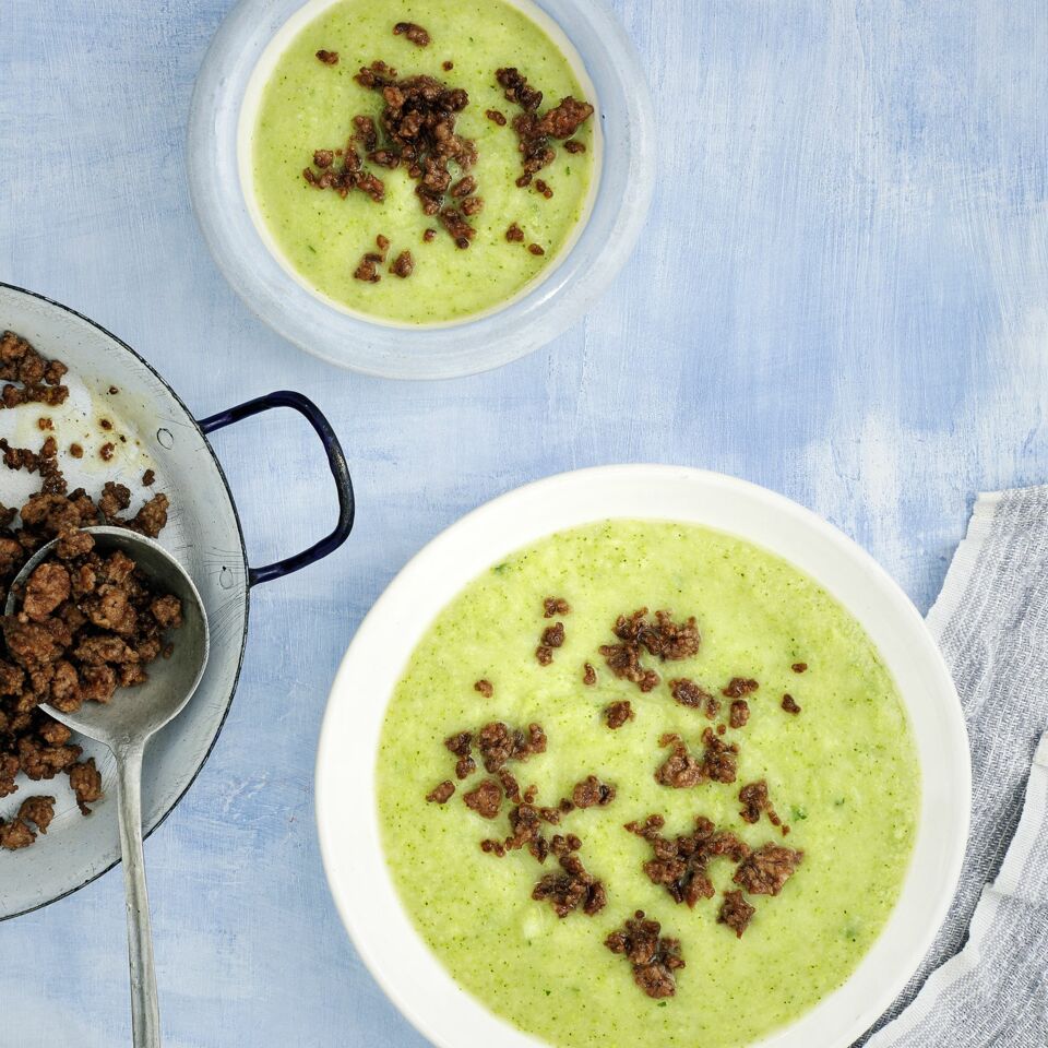 Brokkoli-Pastinaken-Suppe mit Hackfleisch Rezept | Küchengötter
