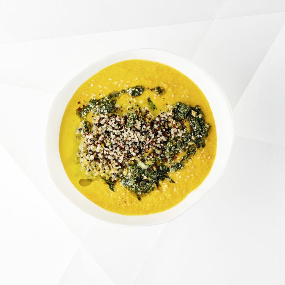 Möhrensuppe mit Möhrengrün-Pesto Rezept | Küchengötter Möhrensuppe mit Möhrengrün-Pesto Rezept | Küchengötter