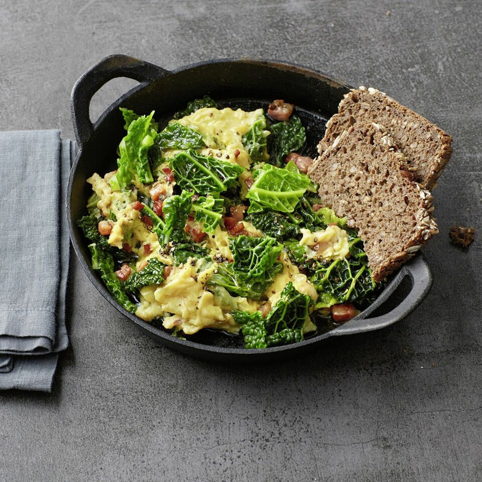 Wirsing-Rührei mit Speck Rezept | Küchengötter Wirsing-Rührei mit Speck Rezept | Küchengötter