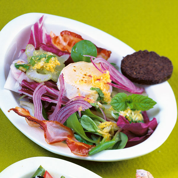 Blattsalate mit Ziegenkäse und Speck Rezept (Low Carb) | Küchengötter