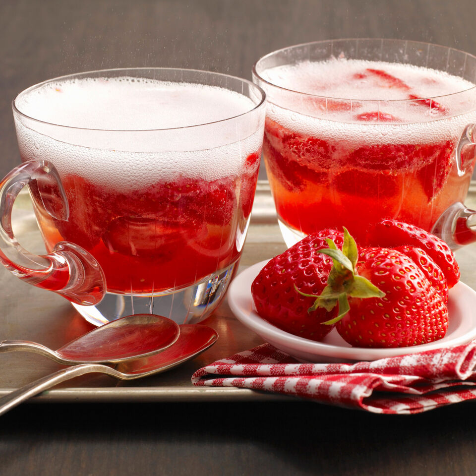 Erdbeer-Bowle Rezept | Küchengötter Erdbeer-Bowle Rezept | Küchengötter