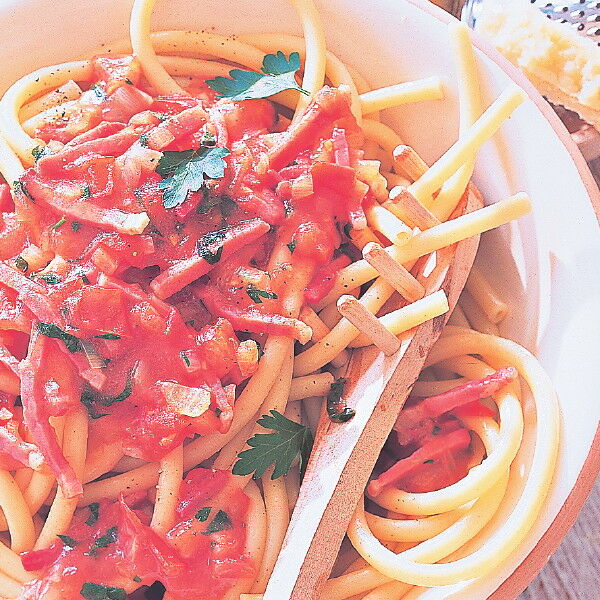 Bucatini mit Schinken-Tomaten-Soße Rezept | Küchengötter