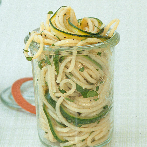 Zucchini-Nudelsalat