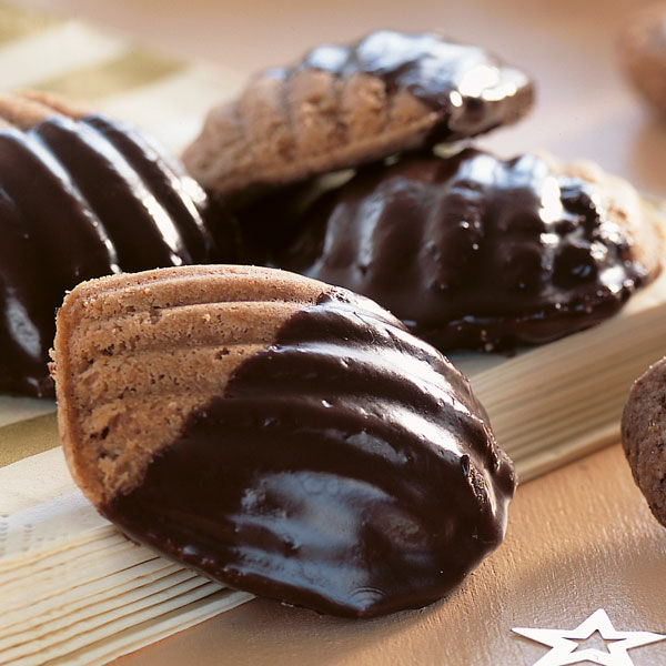 Bear paw cookies with milk