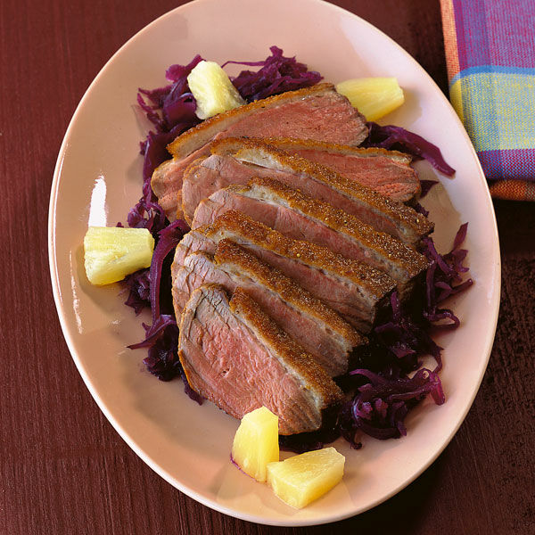 Ingwer-Entenbrust auf Ananas-Rotkohl Rezept | Küchengötter Ingwer-Entenbrust auf Ananas-Rotkohl Rezept | Küchengötter