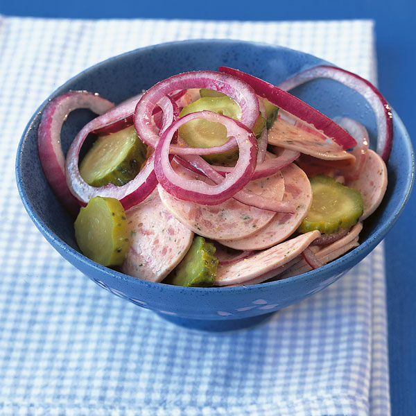 Wurstsalat mit Regensburger Wurst Rezept | Küchengötter Wurstsalat mit Regensburger Wurst Rezept | Küchengötter
