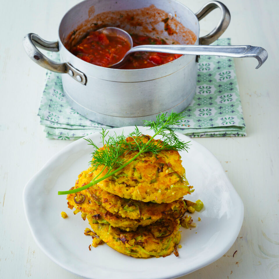 Hirsebratlinge mit Tomatensauce Rezept | Küchengötter Hirsebratlinge mit Tomatensauce Rezept | Küchengötter