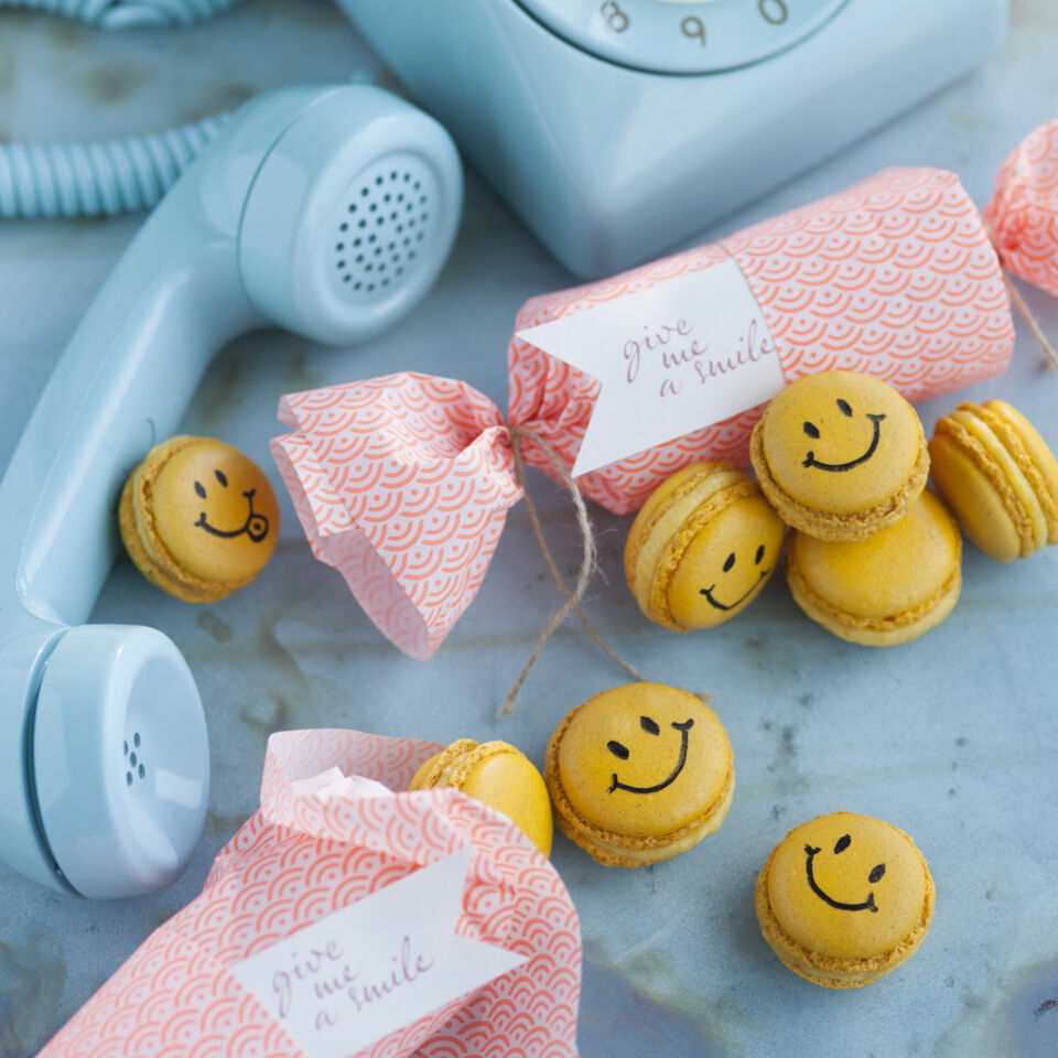 Smiley-Macarons mit Mango-Ganache