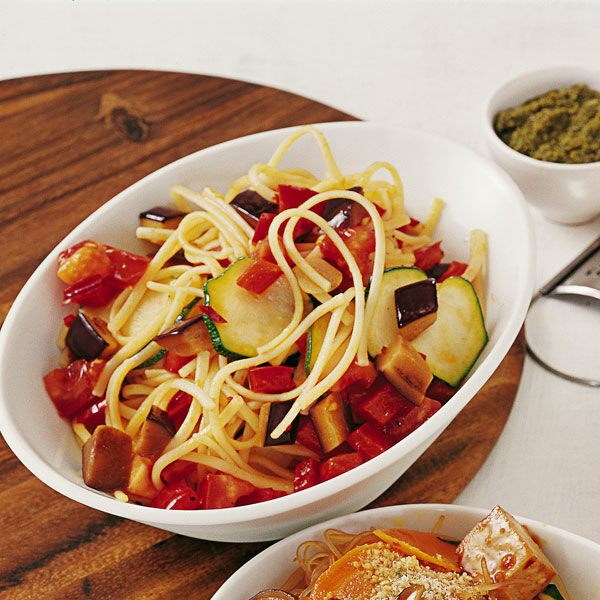 Mediterrane Nudeln Rezept | Küchengötter Mediterrane Nudeln Rezept | Küchengötter