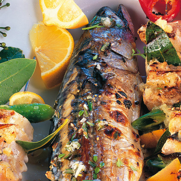 Gegrillte Makrelen mit Kräutern Rezept | Küchengötter Gegrillte Makrelen mit Kräutern Rezept | Küchengötter