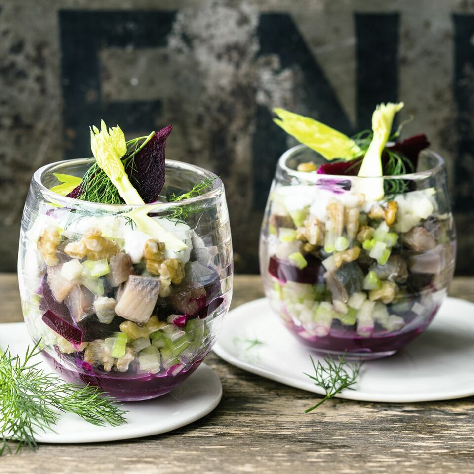Schichtsalat Rezept Mit Mini Matjes Kuchengotter