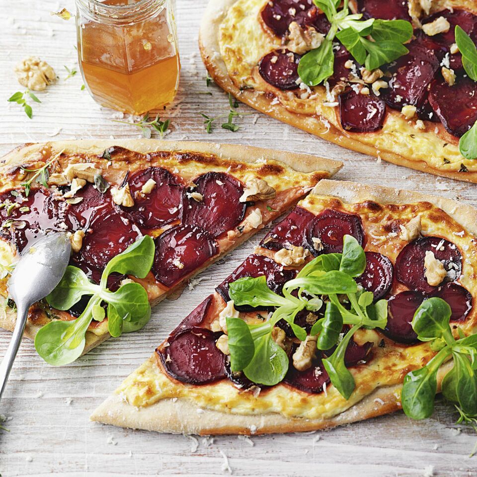 Flammkuchen mit Roter Bete Rezept | Küchengötter Flammkuchen mit Roter Bete Rezept | Küchengötter