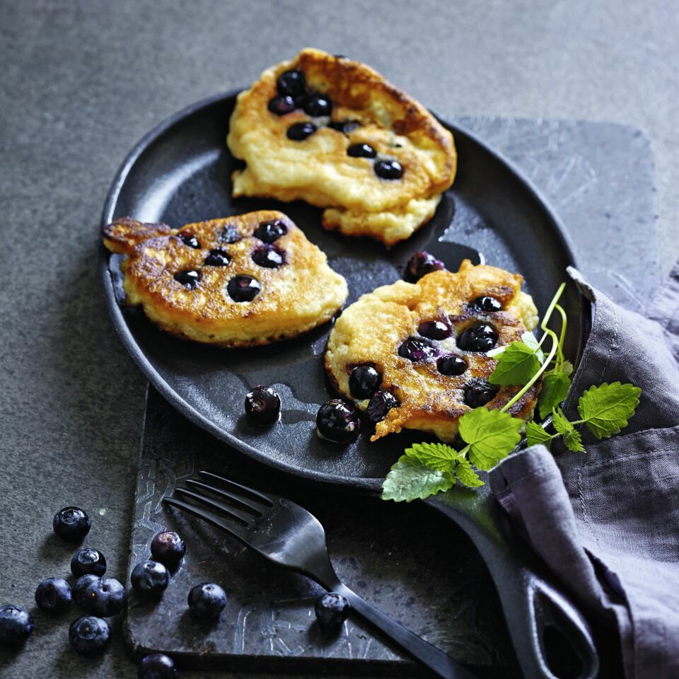 Mandel-Pancakes mit Heidelbeeren