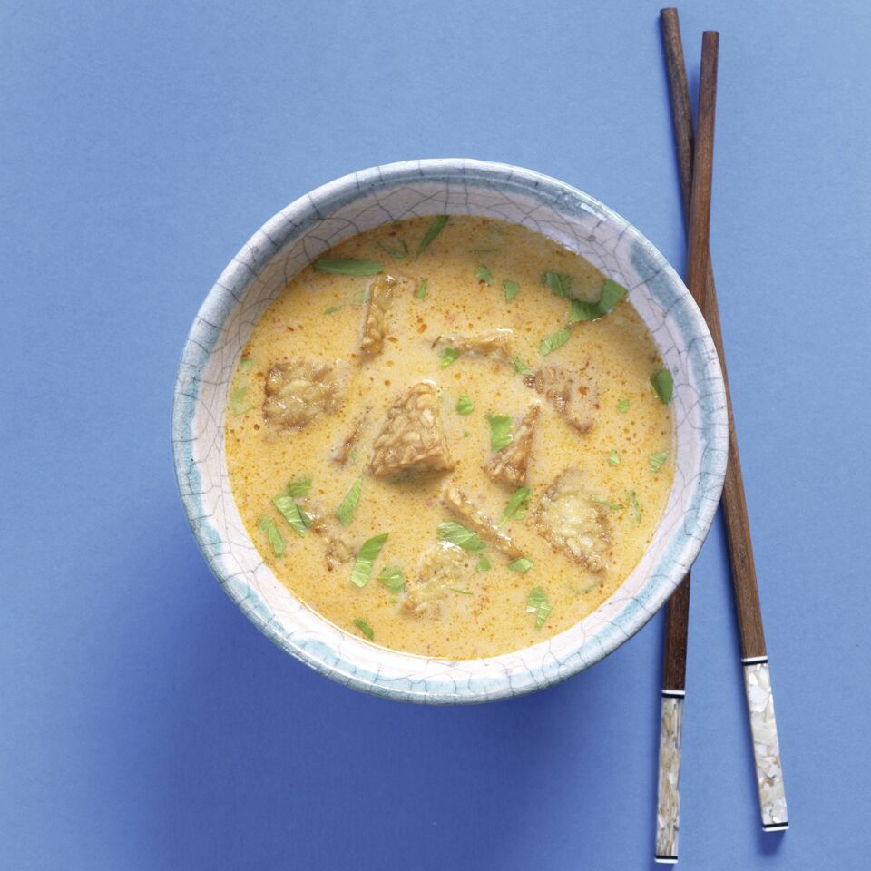 Currysuppe mit gebratenem Tempeh Rezept | Küchengötter