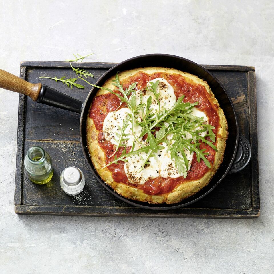 Vegetarische Ruck-Zuck-Pfannen-Pizza Rezept | Küchengötter Vegetarische Ruck-Zuck-Pfannen-Pizza Rezept | Küchengötter