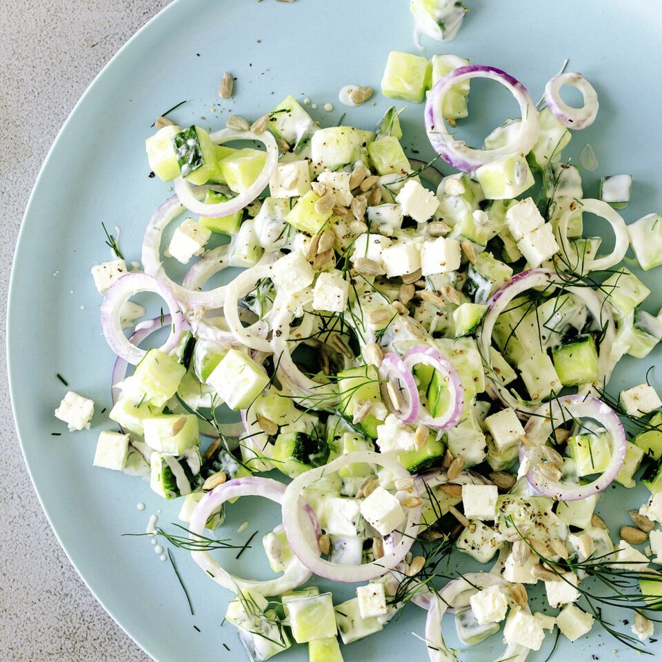 Gurkensalat mit Feta und Dill Rezept | Küchengötter Gurkensalat mit Feta und Dill Rezept | Küchengötter