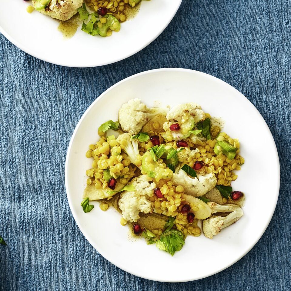 Gerösteter Blumenkohlsalat mit Linsen Rezept | Küchengötter Gerösteter Blumenkohlsalat mit Linsen Rezept | Küchengötter
