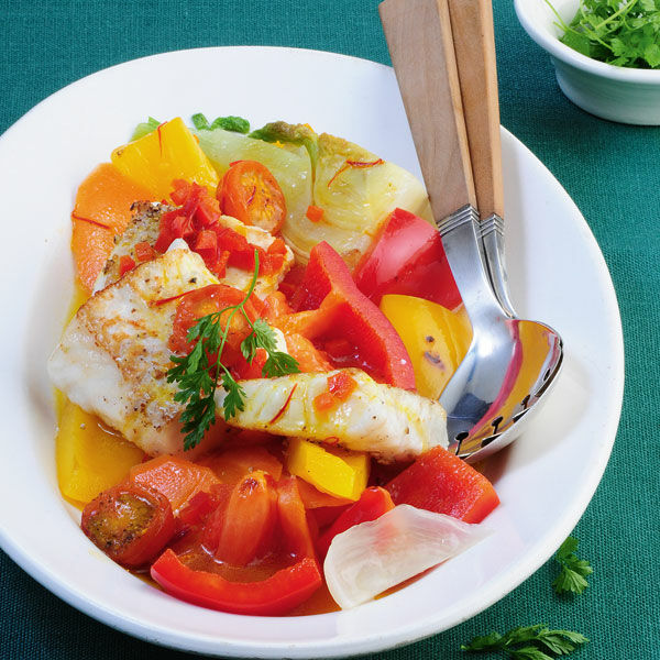 Lauwarmer Fischsalat mit Safran-Dressing