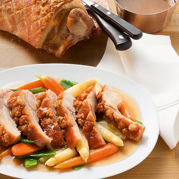 Spanferkelrücken mit Frühlingsgemüse Rezept | Küchengötter Spanferkelrücken mit Frühlingsgemüse Rezept | Küchengötter