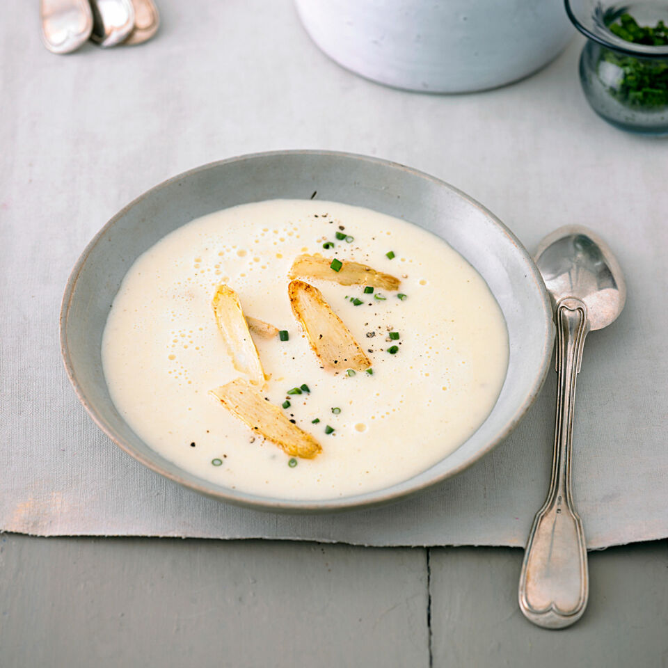 Sahnige Spargelcremesuppe Rezept | Küchengötter Sahnige Spargelcremesuppe Rezept | Küchengötter