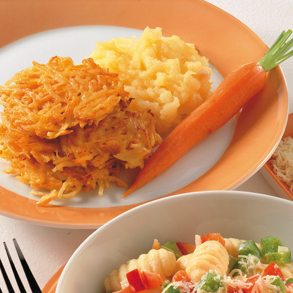 Kartoffel-Möhren-Puffer mit Apfelmus Rezept | Küchengötter Kartoffel-Möhren-Puffer mit Apfelmus Rezept | Küchengötter