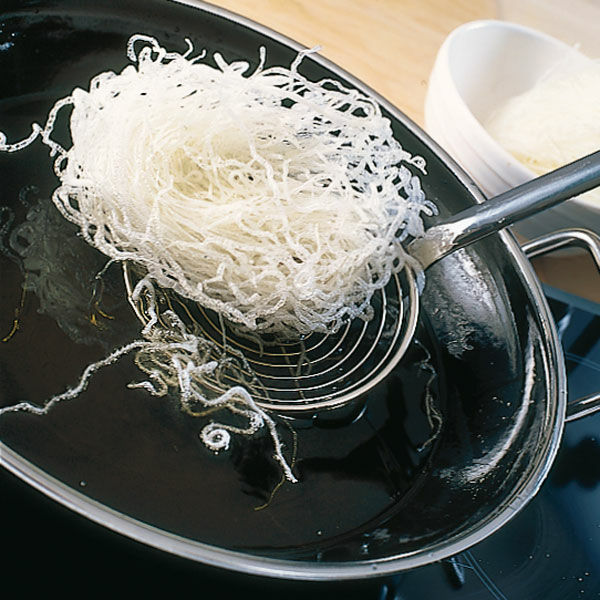 Gemüsegarnelen mit frittierten Glasnudeln Rezept | Küchengötter Gemüsegarnelen mit frittierten Glasnudeln Rezept | Küchengötter