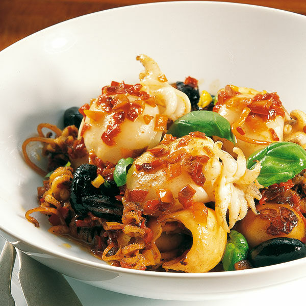 Kleine Tintenfische mit Paprika Rezept | Küchengötter Kleine Tintenfische mit Paprika Rezept | Küchengötter