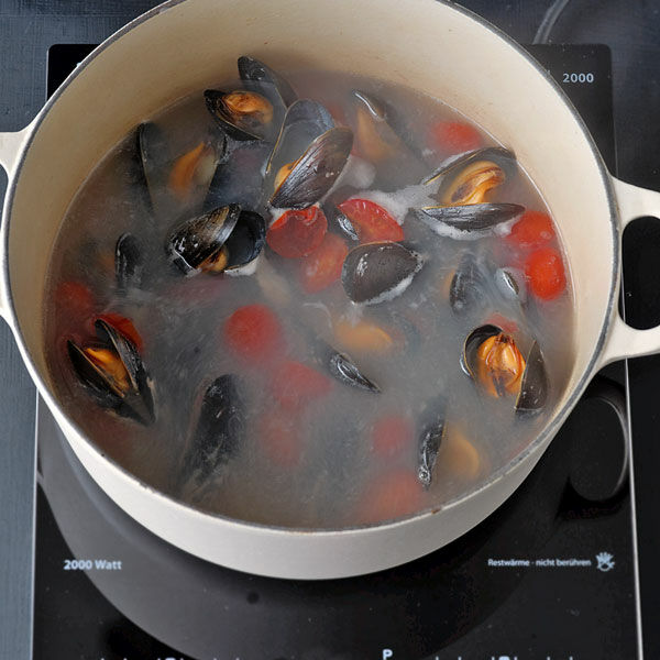 Ligurischer Fischeintopf mit Basilikumpesto Rezept | Küchengötter