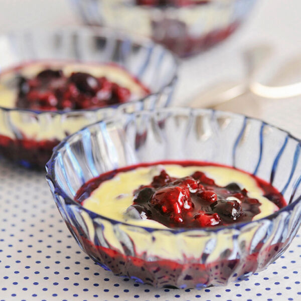 Rote Grütze mit Kokos-Crème-Anglaise Rezept | Küchengötter