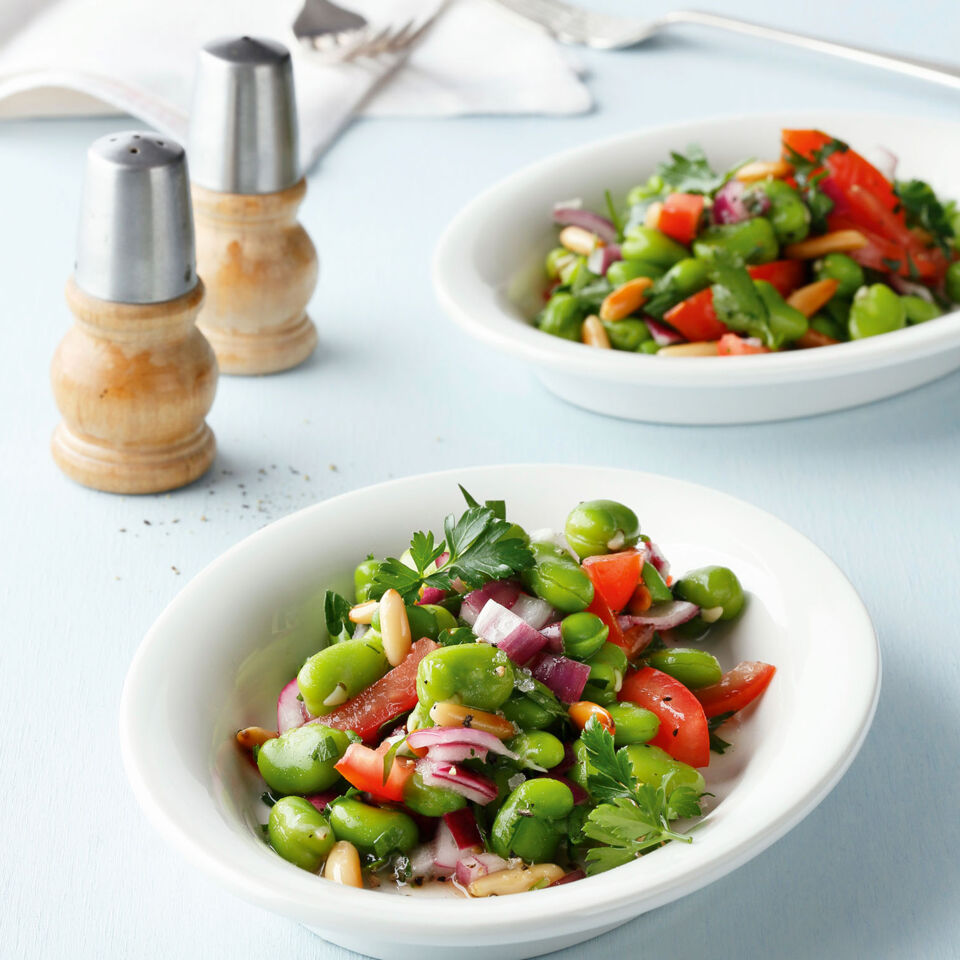 Dicke-Bohnen-Salat mit Pinienkernen Rezept | Küchengötter