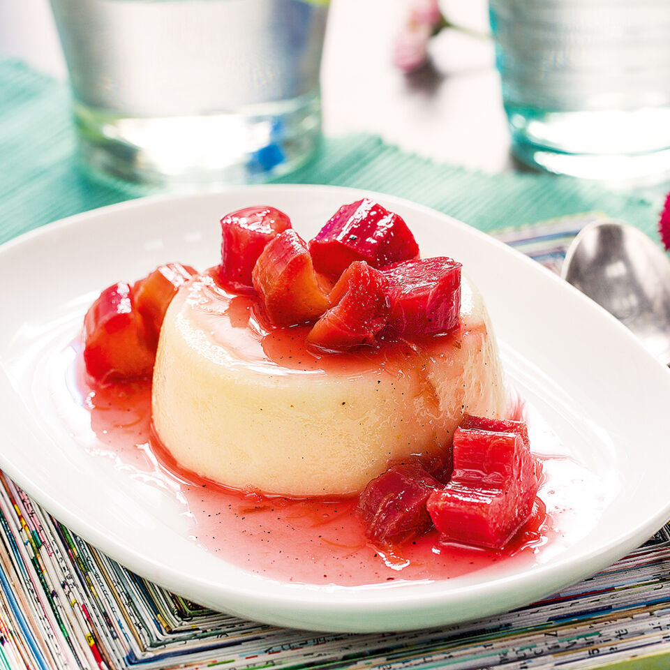 Grießflammeri mit Rhabarberkompott Rezept | Küchengötter Grießflammeri mit Rhabarberkompott Rezept | Küchengötter