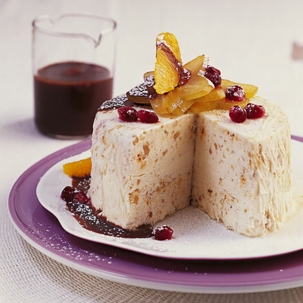 Halbgefrorenes mit Schokoladensauce Rezept | Küchengötter Halbgefrorenes mit Schokoladensauce Rezept | Küchengötter