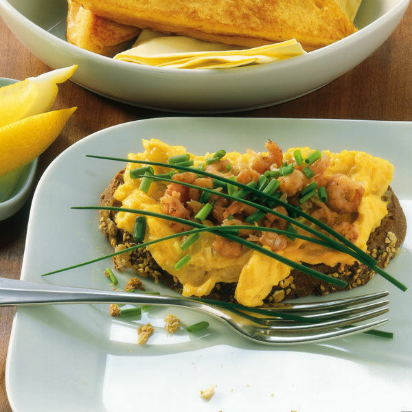 Rührei mit Nordsee-Krabben Rezept | Küchengötter Rührei mit Nordsee-Krabben Rezept | Küchengötter